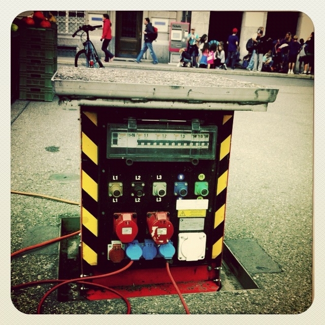 Pop Up Power Supply